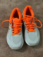 Asics Sportschuhe, Hallenschuhe Gr. 39, wie neu Nordrhein-Westfalen - Monheim am Rhein Vorschau