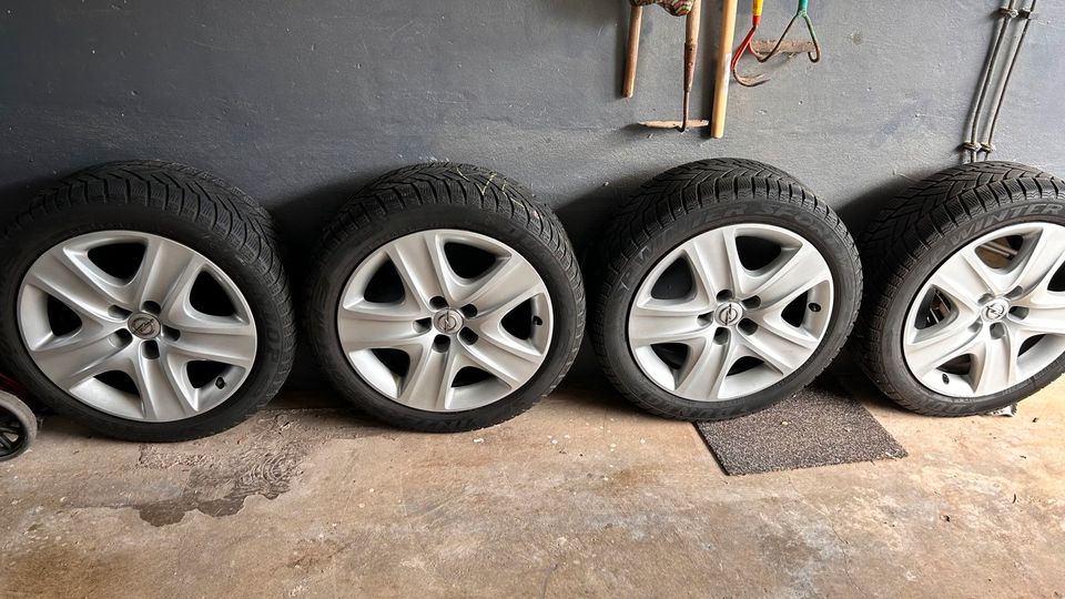 Winterreifen,Opel Astra Sportstourer Stahlfelgen,215/50R17,Dunlop in Pattensen