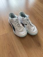 Hallenschuhe von Puma Größe 40 frisch gewaschen Frankfurt am Main - Seckbach Vorschau