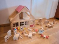 Puppenhaus Holz mit viel Zubehör Dach abnehmbar Bayern - Kolbermoor Vorschau
