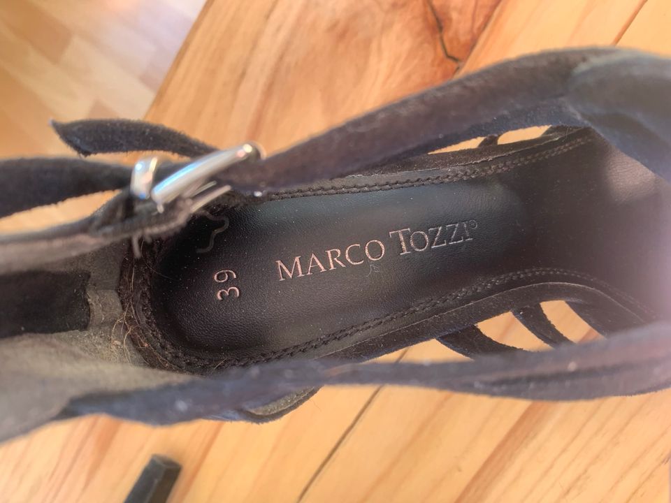 Schwarze schicke High Heels von Marco Tozzi in Neuhaus