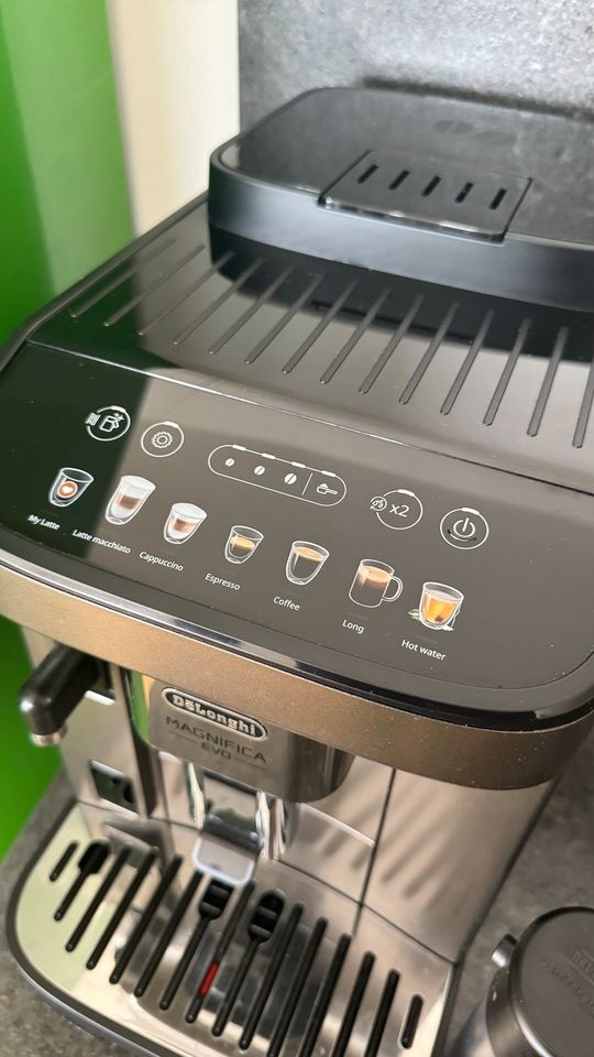 Kaffeevollautomat DeLonghi Magnifica Evo Kaffeemaschine in Viechtach