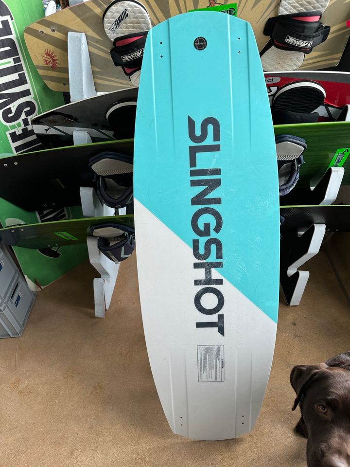 Slingshot Windsor 145 wakeboard mit 11 RAD Bindung in Westerland