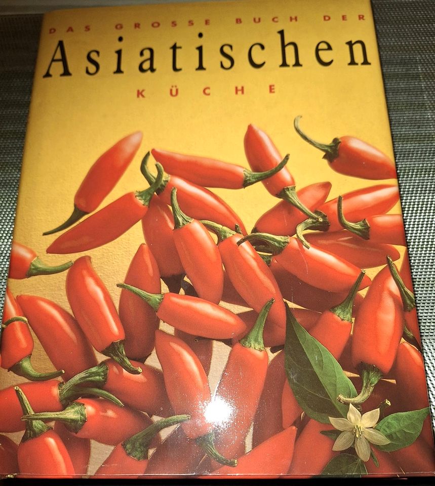 Das große Buch der asiatischen Küche in Schuby