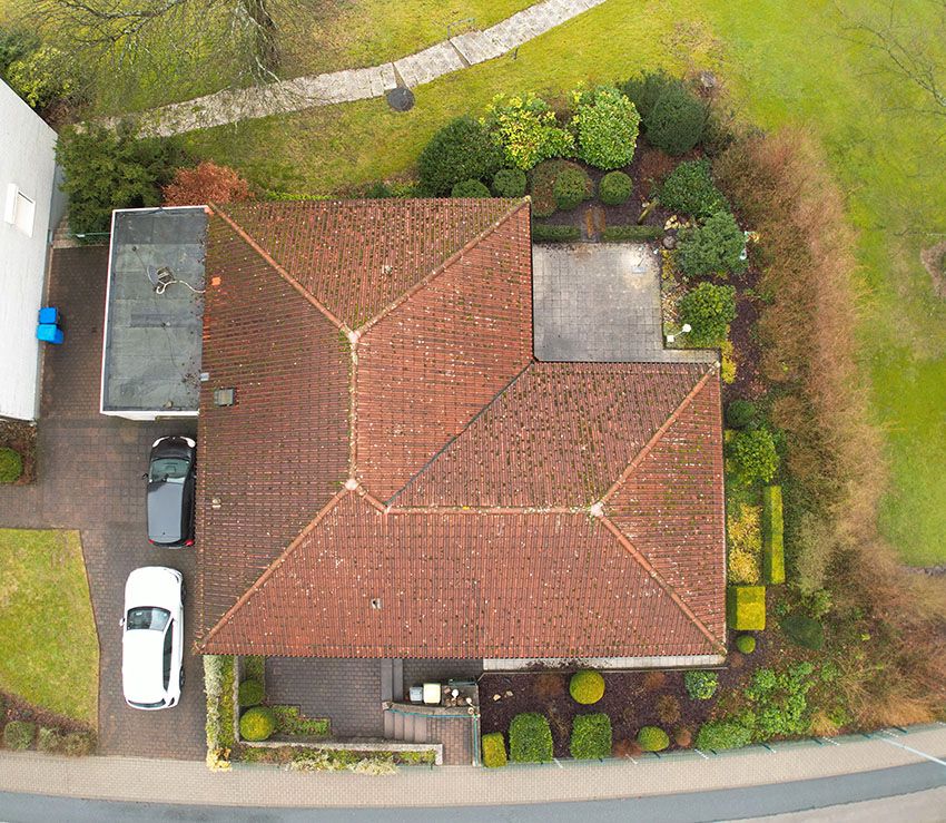 Gepflegtes Einfamilienhaus Walmdach-Bungalow am Stadtrand in Bad Driburg