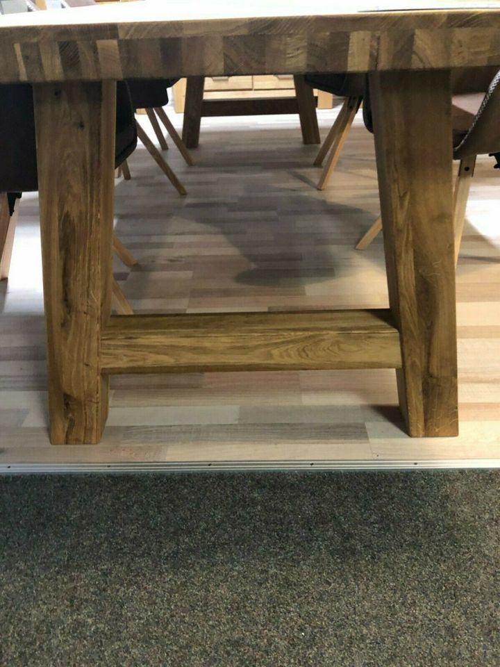 Esstisch Eiche Massiv ,Tisch , 240cm x 100cm , Baumkante NEU in Rinteln