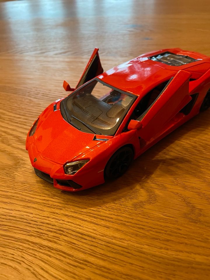 Maisto Modellauto 1:24 Lamborghini Aventador LP 700-4 in Dingolfing