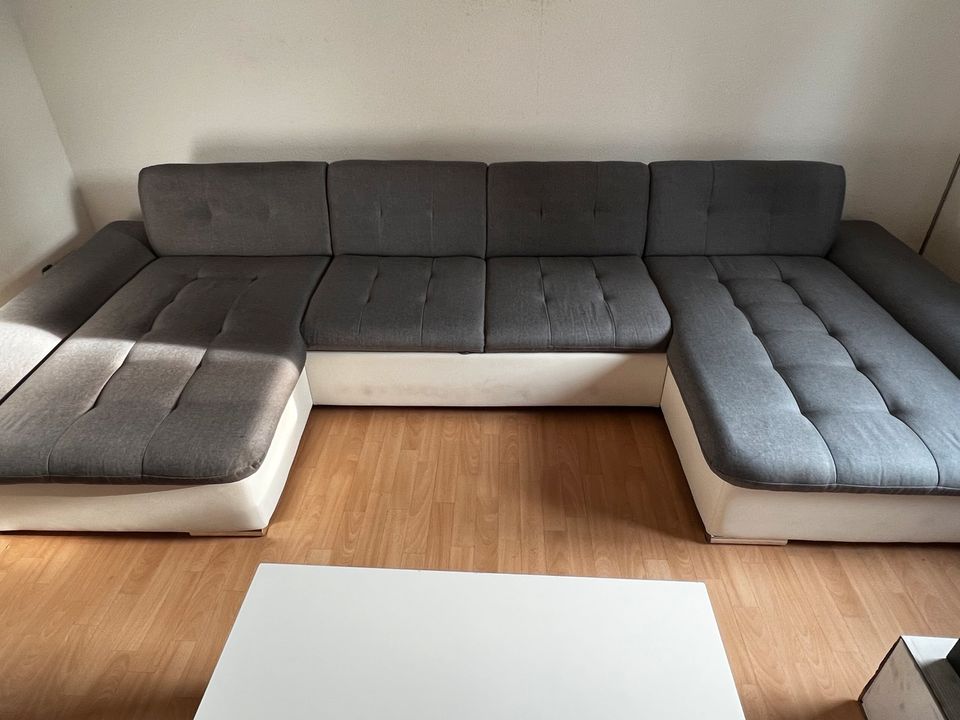 Couch Grau weiß in Bad Kissingen