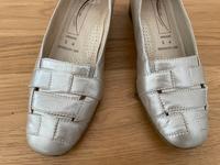 Schuhe hell mit Absatz Hessen - Kelsterbach Vorschau