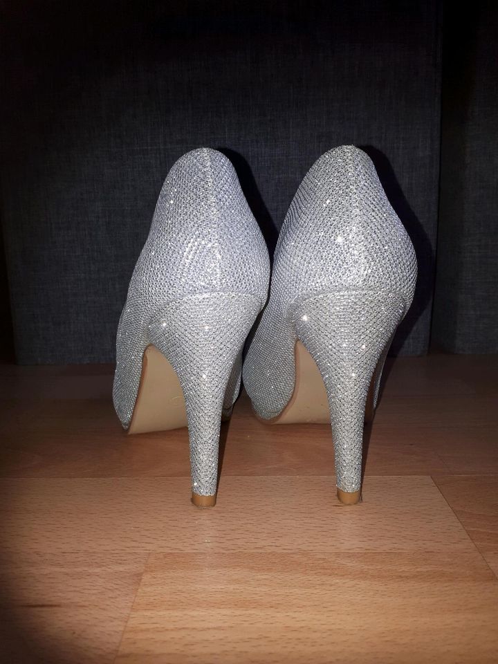 Schuhe High Heels Gr. 37 in Ratingen