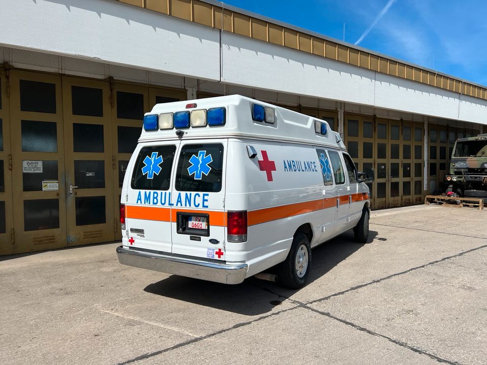 USA AMBULANCE - FORD ECONOLINE E 350 5.4 V8 in Rottweil