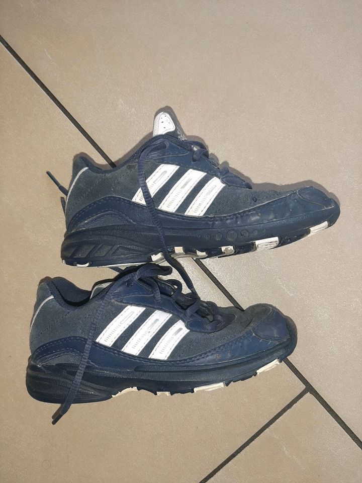 Adidas Schuhe 26 in Stavenhagen