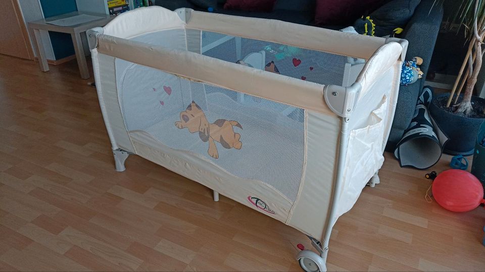 Baby Kinder Reisebett mit zusätzlicher Matratze in Rostock