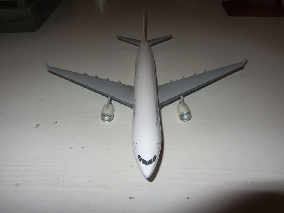 Lupa Modell Flugzeug Airbus A330 1:200 in Herne