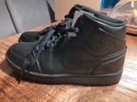 Air Jordan 1 mid Triple Black Herren Neu Größe 42,5 Hessen - Eschborn Vorschau