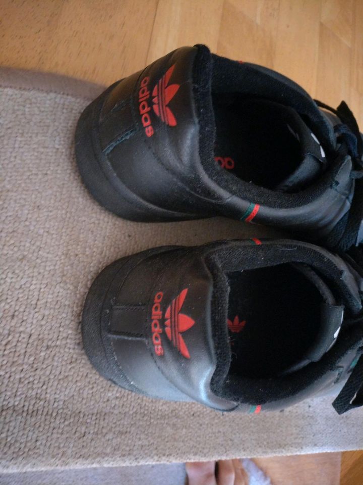 Adidas Herren Sneaker Größe 46 schwarz No nike in Schwalmstadt