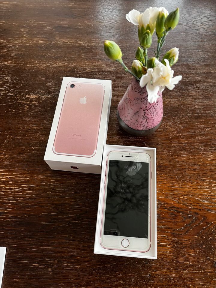 iPhone 7 64gb  rosé Gold in Neundorf 