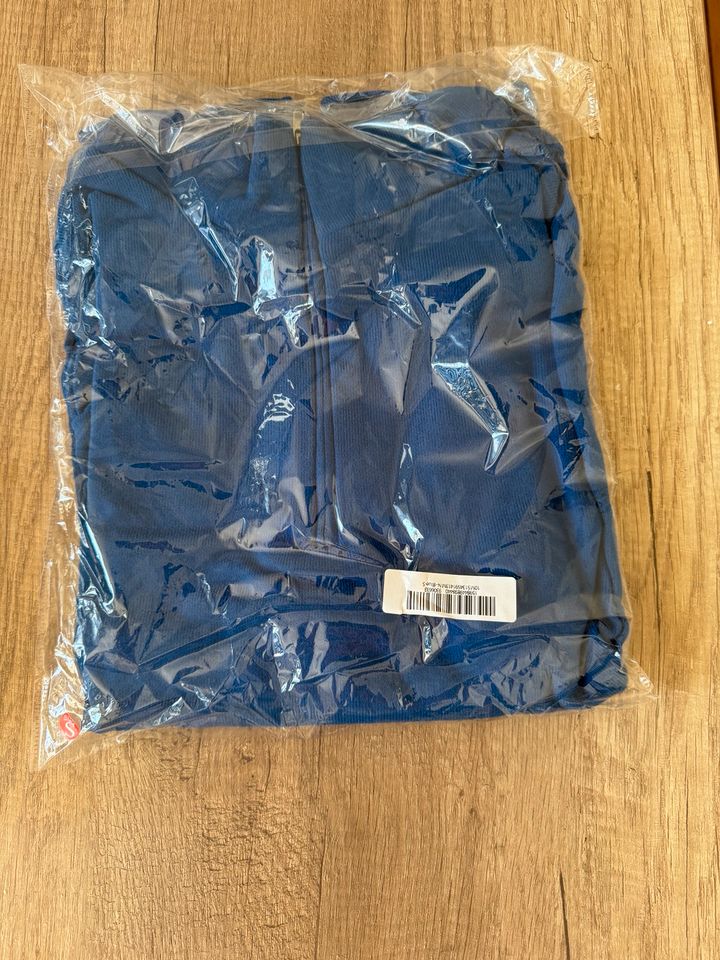 Pullover 1x in Blau und 1x in grün, Stück für 35€ in Hamburg