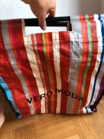 VERO MODA Tasche aus Kunststoff gesteiftes Muster mit Holzgriffen Thüringen - Jena Vorschau