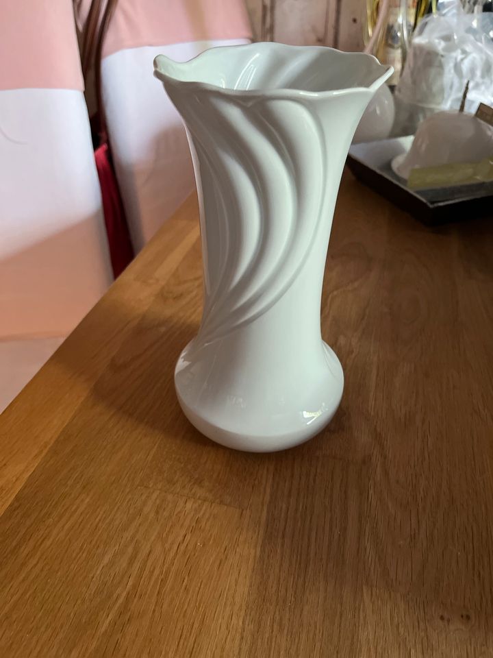 KPM Vase 22 cm weiß Sammlerstück in Lohe-Rickelshof