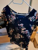 ONLY Tshirt Bluse blau mit bluem Muster Größe 40 Hessen - Büttelborn Vorschau