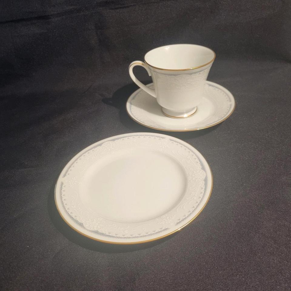 Komplettes 62-teiliges Geschirr-Set Noritake Christine 32900 in Hütschenhausen