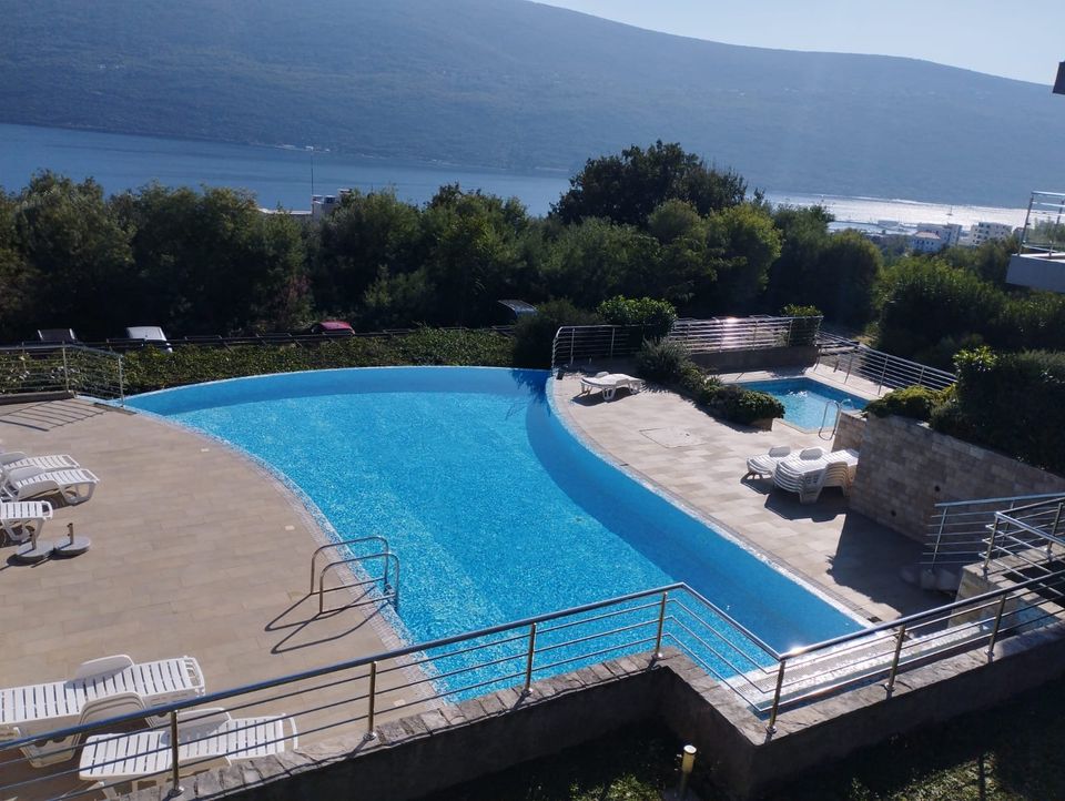 Moderne Ferienwohnung mit Meerblick in Acacia Hill, Montenegro in Ostfildern