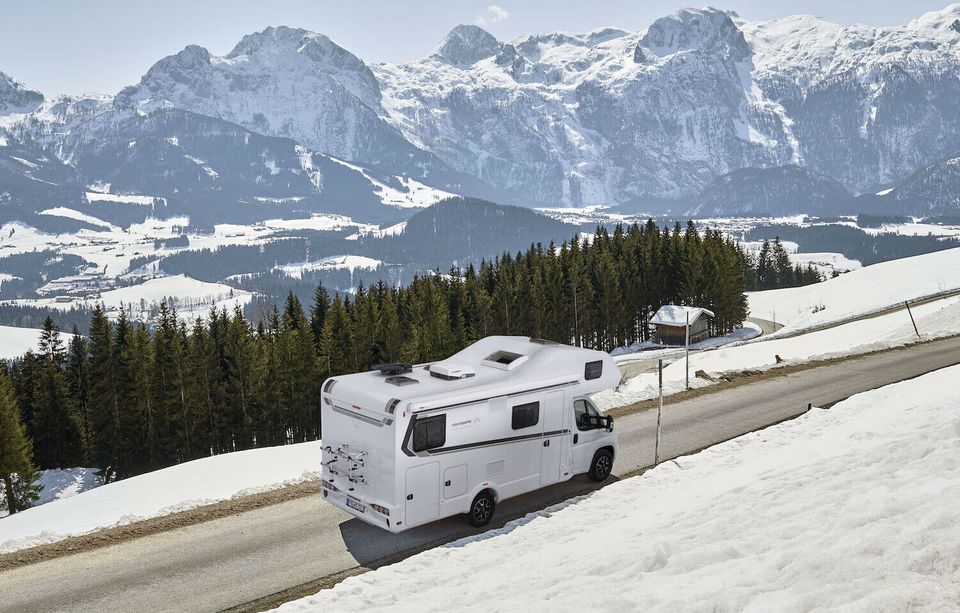 Alkoven CaraHome 700 DG Weinsberg zur Miete /  Wohnmobil mieten in Remscheid