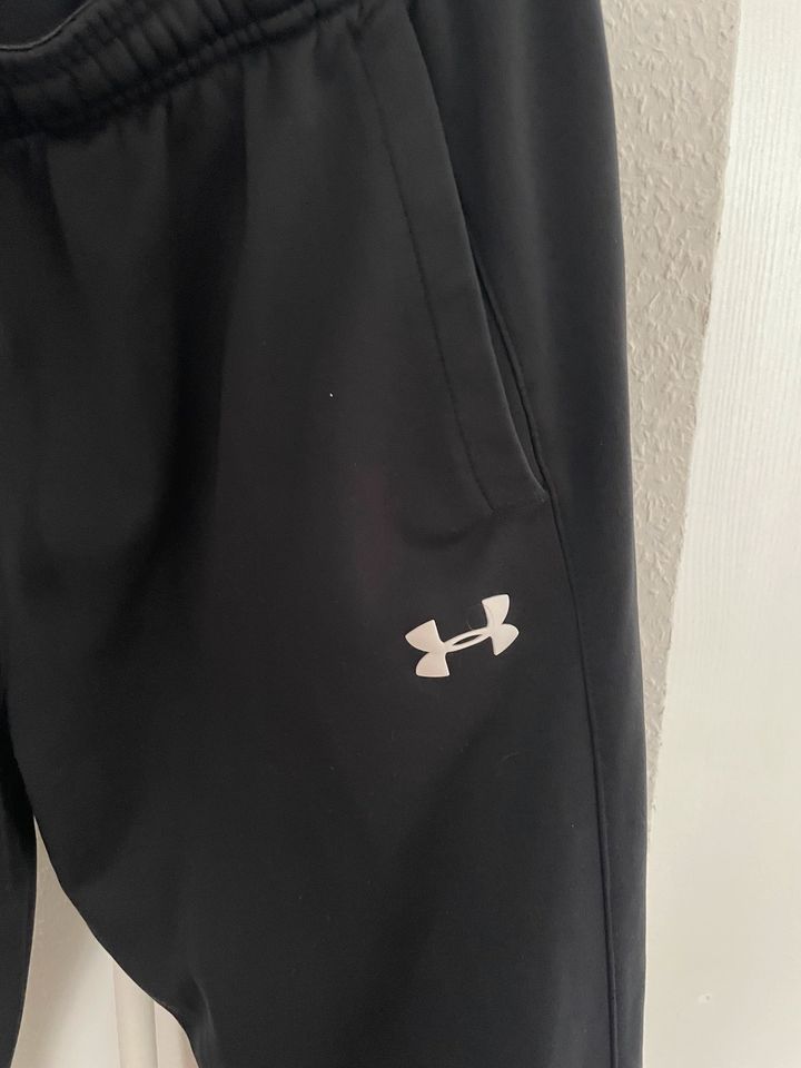 Under Armour Jogging Sport Hose schwarz L in Kaiserslautern