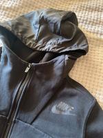 Jacke von Nike Gr.M Kaputze sportjacke schwarz Strickjacke Hessen - Schwalbach a. Taunus Vorschau
