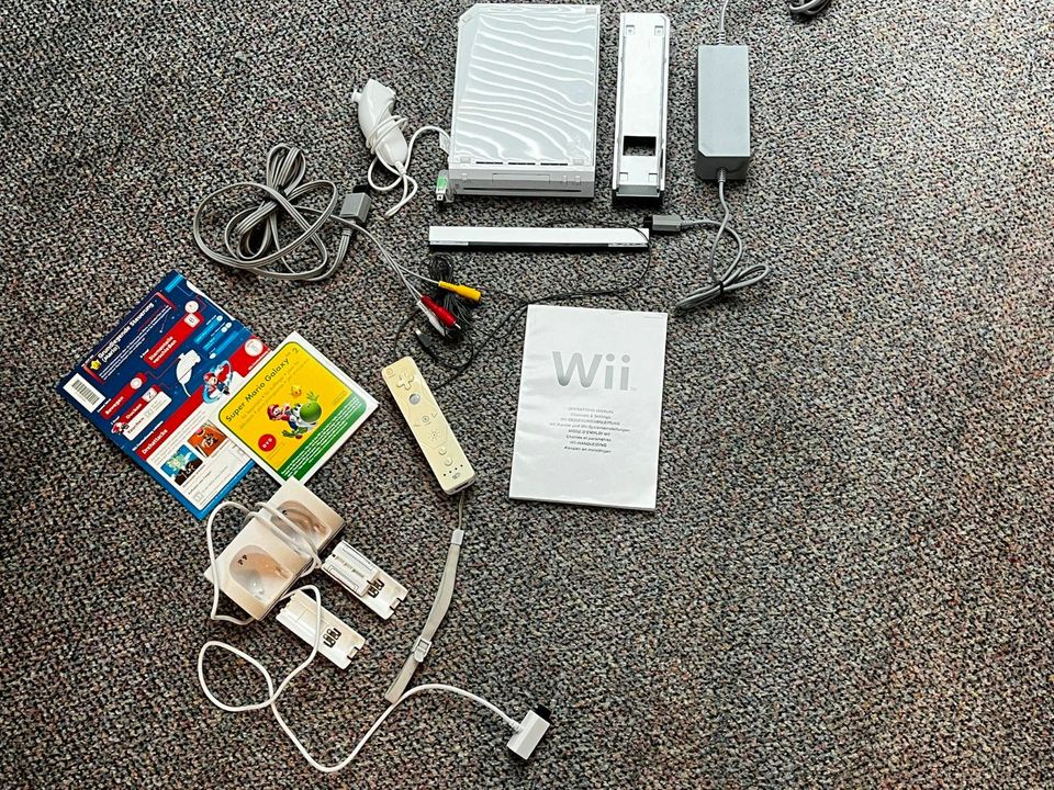 Nintendo Wii Konsole mit Zubehör in Langerwehe