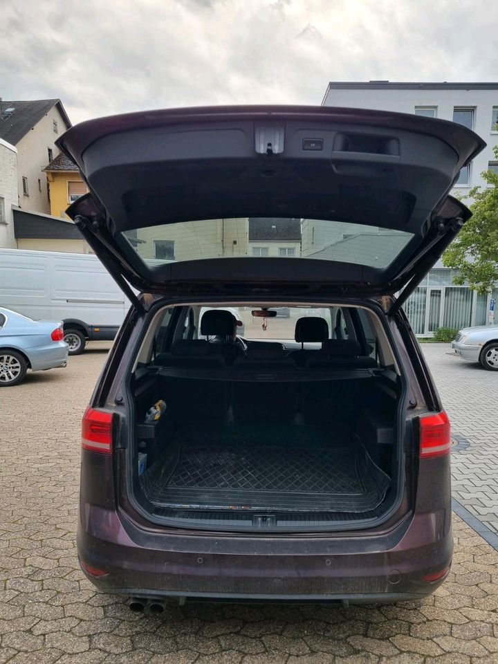 Volkswagen Touran 2018 in Frankfurt am Main