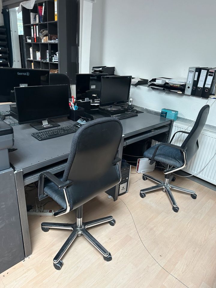 Büroausstattung, Bürostuhl, Schreibtische, Computer, Ablage in Herford