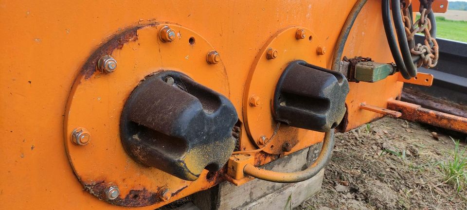 Schmidt Streuer inkl. Steuerung für LKW / Unimog in Niedercunnersdorf