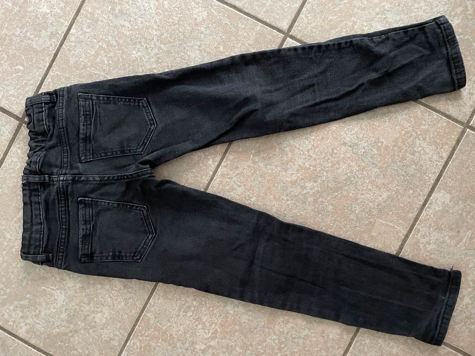 Jeans Thermohose kurze Hose 122/128 s.Oliver und weitere in Grävenwiesbach