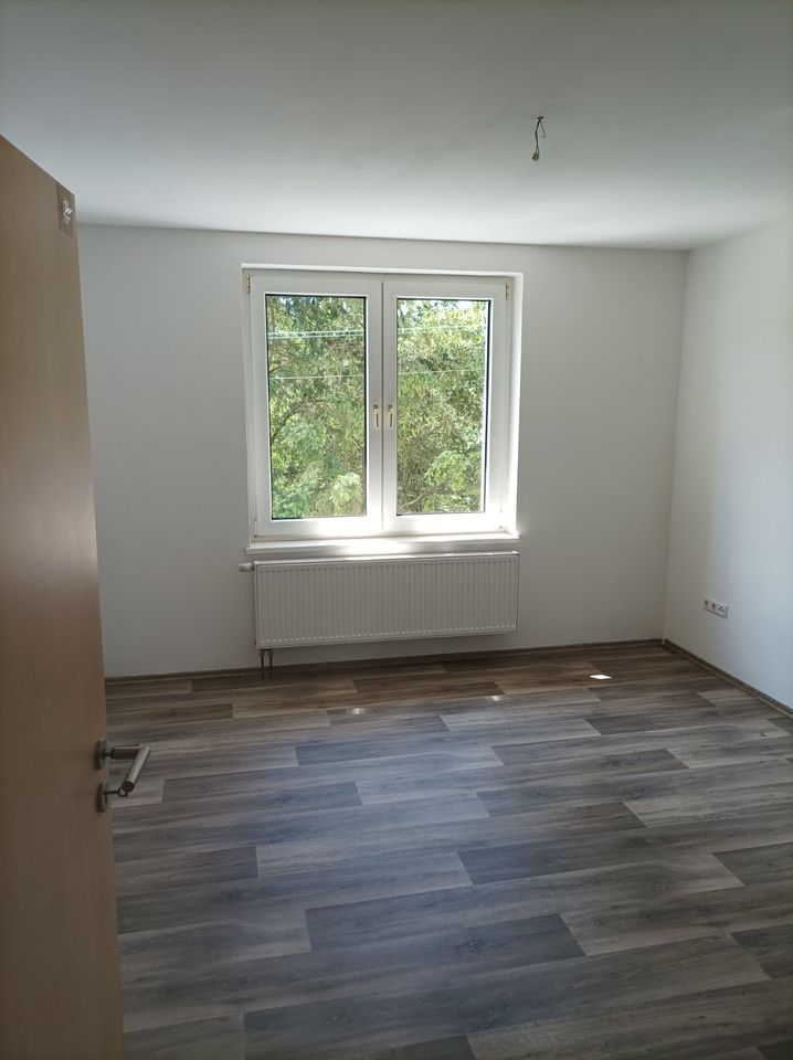 Gewinnbringende Anlage für Kapitalanleger! Auch als Mietkaufmodell! Modernisiertes Haus mit 3 Wohnungen, in ruhiger Lage von Stadtlengsfeld. in Stadtlengsfeld