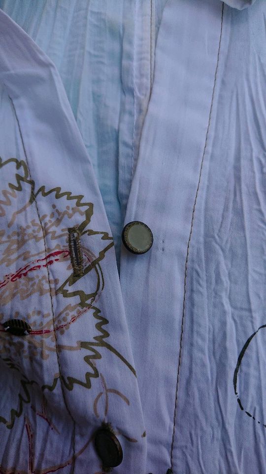Hübsche Bluse von Biba, Größe 34, mit vielen Details in Kevelaer
