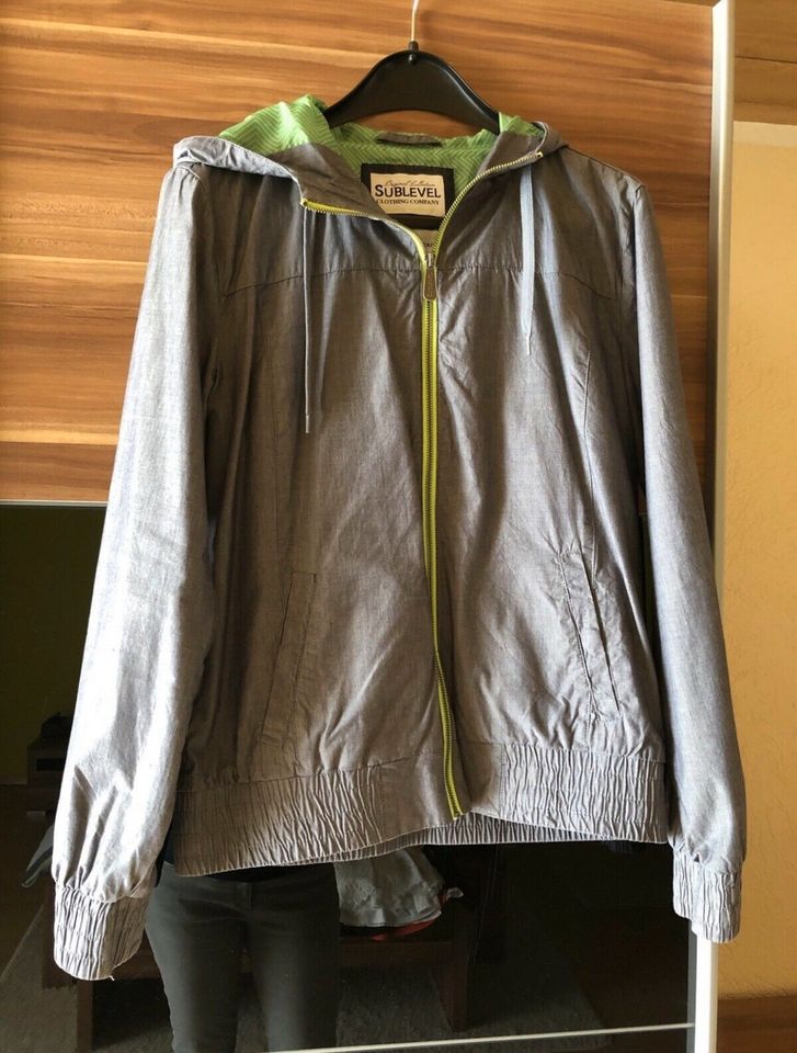 Windbreaker (dünne) Jacke Damen grau-grün in Bayern - Pfarrkirchen | eBay  Kleinanzeigen ist jetzt Kleinanzeigen