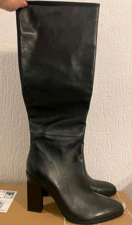 Damen Overknees Stiefel von Zara in Iserlohn