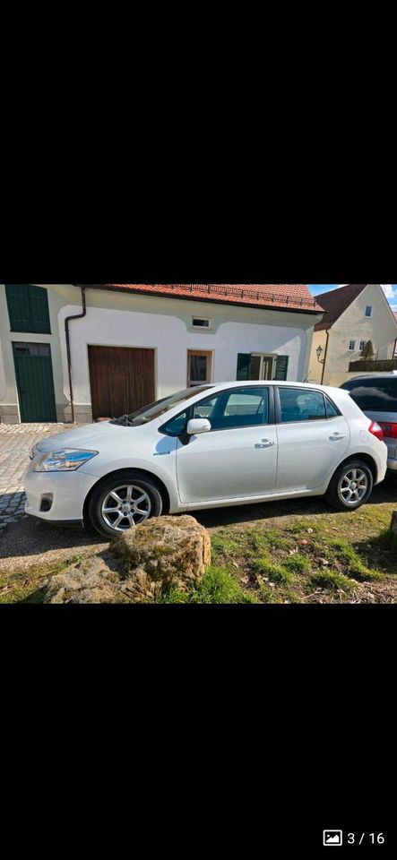 Toyota Auris Hybrid mit Garantie wenig Verbrauch in Lauingen a.d. Donau