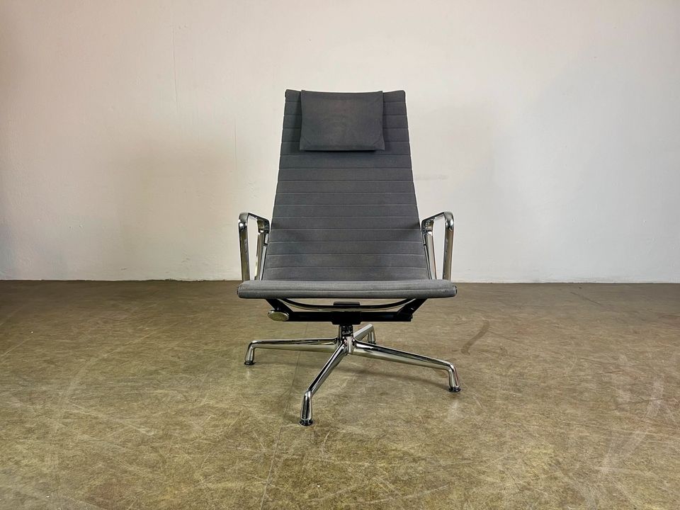 Vitra Eames EA 124 Lounge Chair Aluminium in Berlin