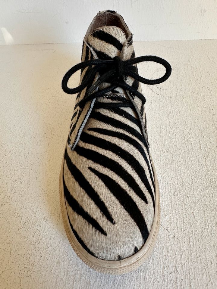 Neuwertig Maruti Sneaker Schuhe Leder Fell Gr 38 Np 170,- in Coburg