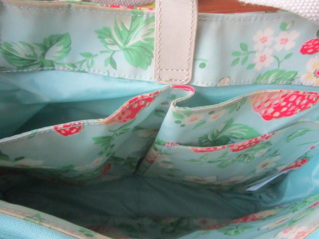 Cath Kidston Tasche Erdbeere Blumen blau groß in Hürth