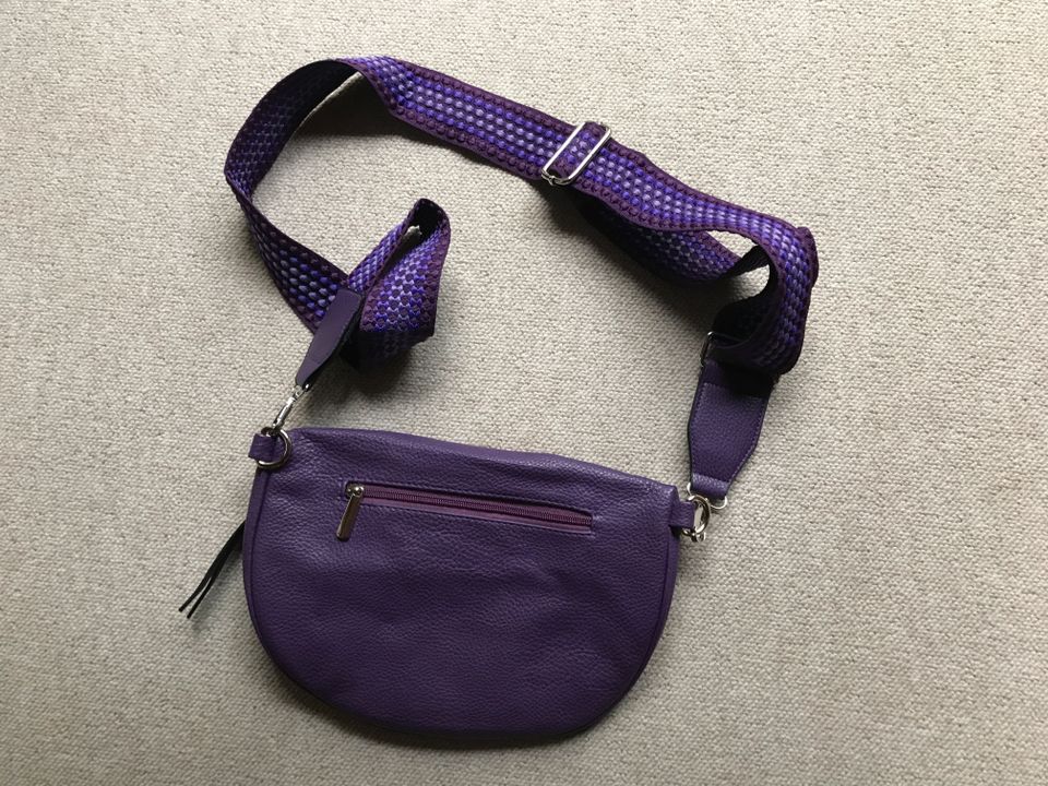 Neue crossbodytasche ,lila,  ca 30ˋx20 cm,Kunstleder in Kiel