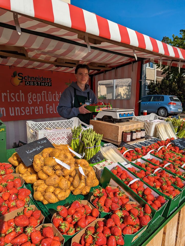 Erdbeerstandverkäufer/in- der süßeste Job der Welt in Rösrath in Rösrath