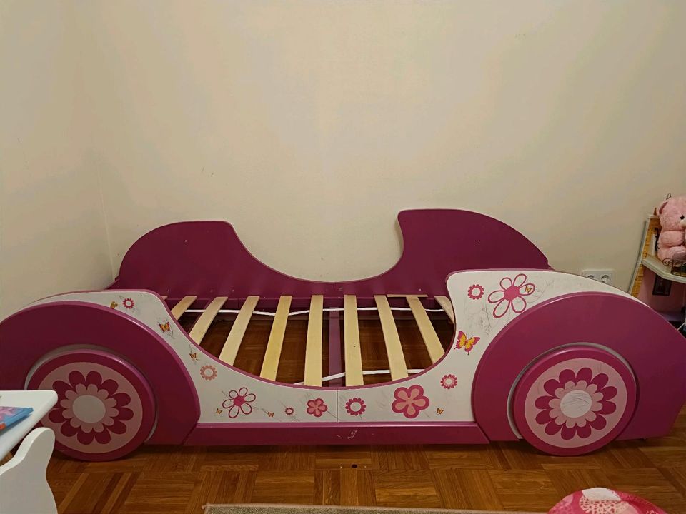 Kinderzimmer Bett+Kleiderschrank mit Regale in Winsen (Luhe)