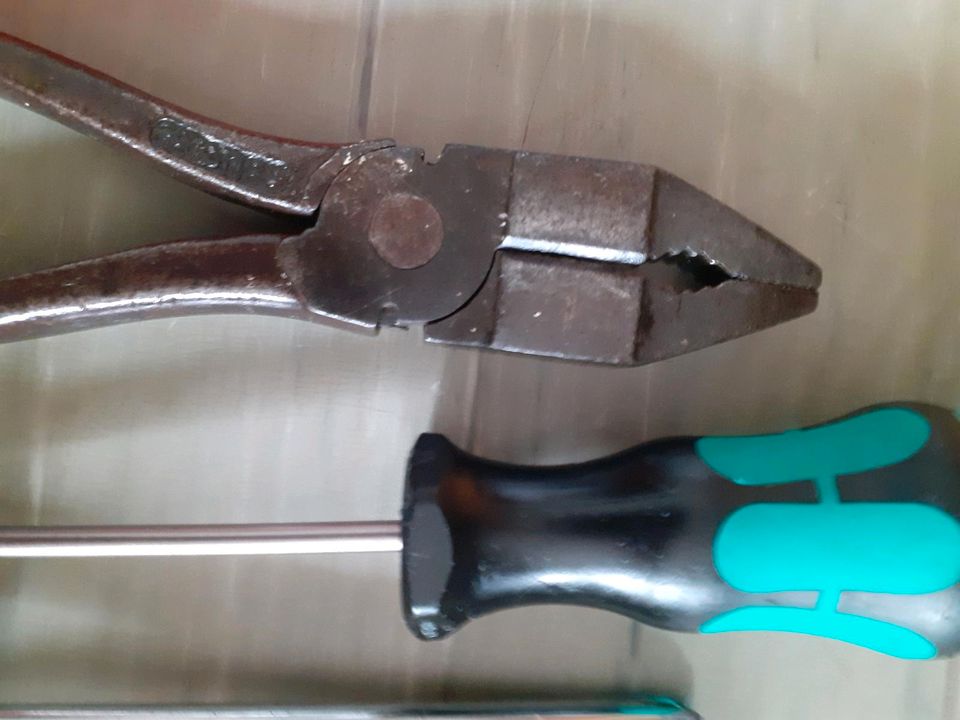 Werkzeuge Zange, Stromprüfer, Knipex Seitenschneider in Meerbusch