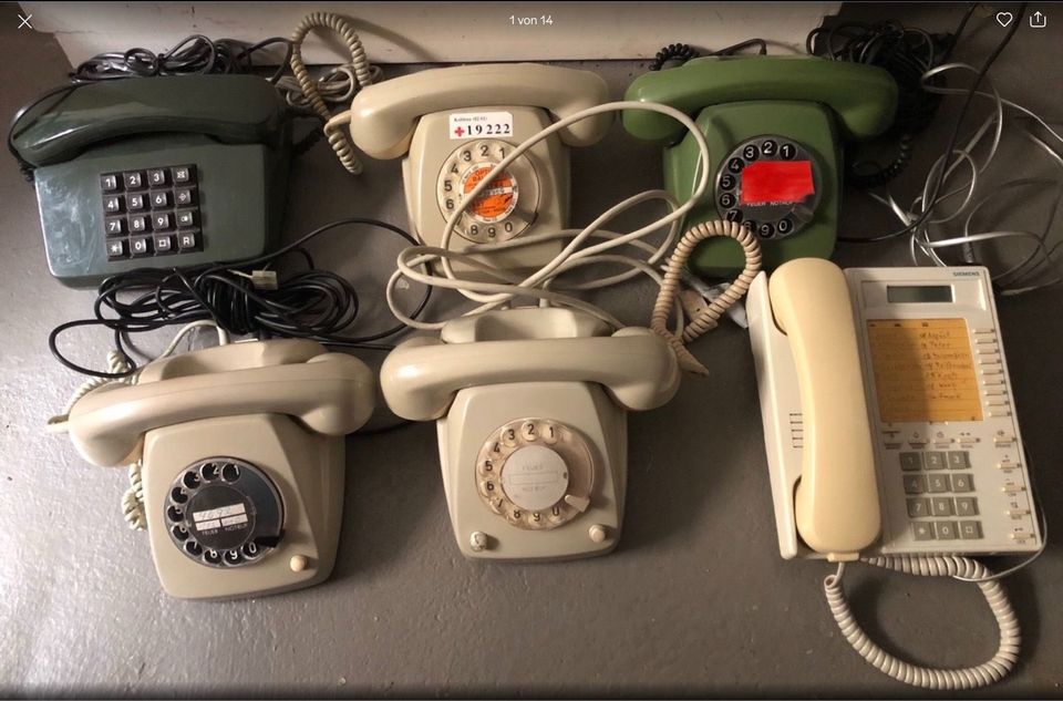 6 verschiedene alte Telefone, die meisten mit Wahlscheibe, Stück in Rösrath