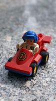 Lego Duplo Rennwagen mit Figur Nummer 2 Autosport rot Altona - Hamburg Rissen Vorschau