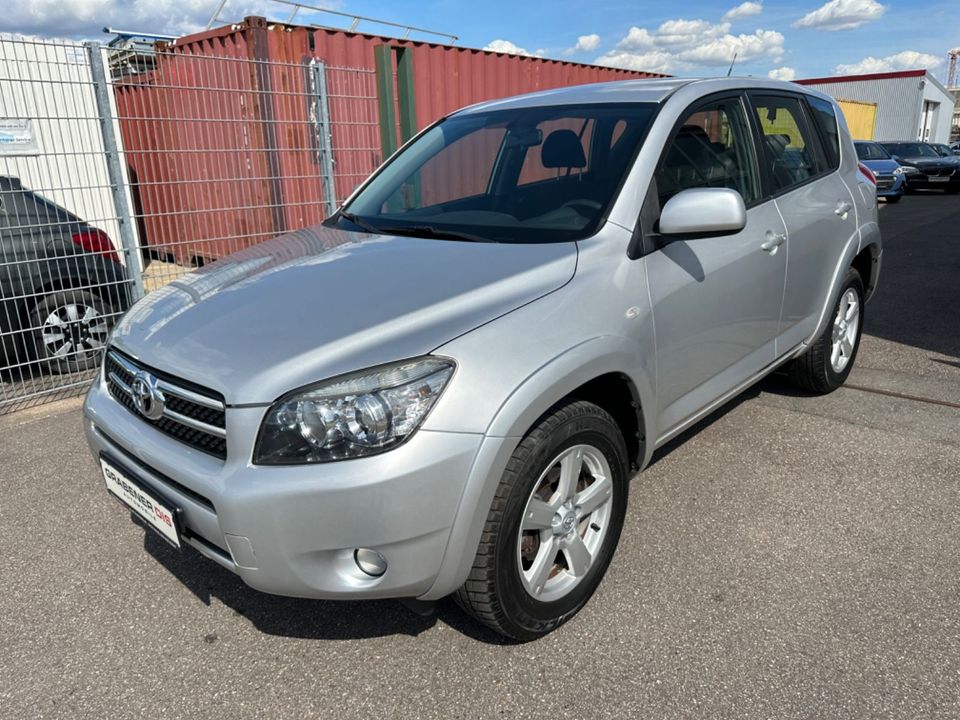 Toyota RAV 4x4 Sol 2.2 Klimaauto. Navi Temp. 177PS 2.H. in Graben-Neudorf